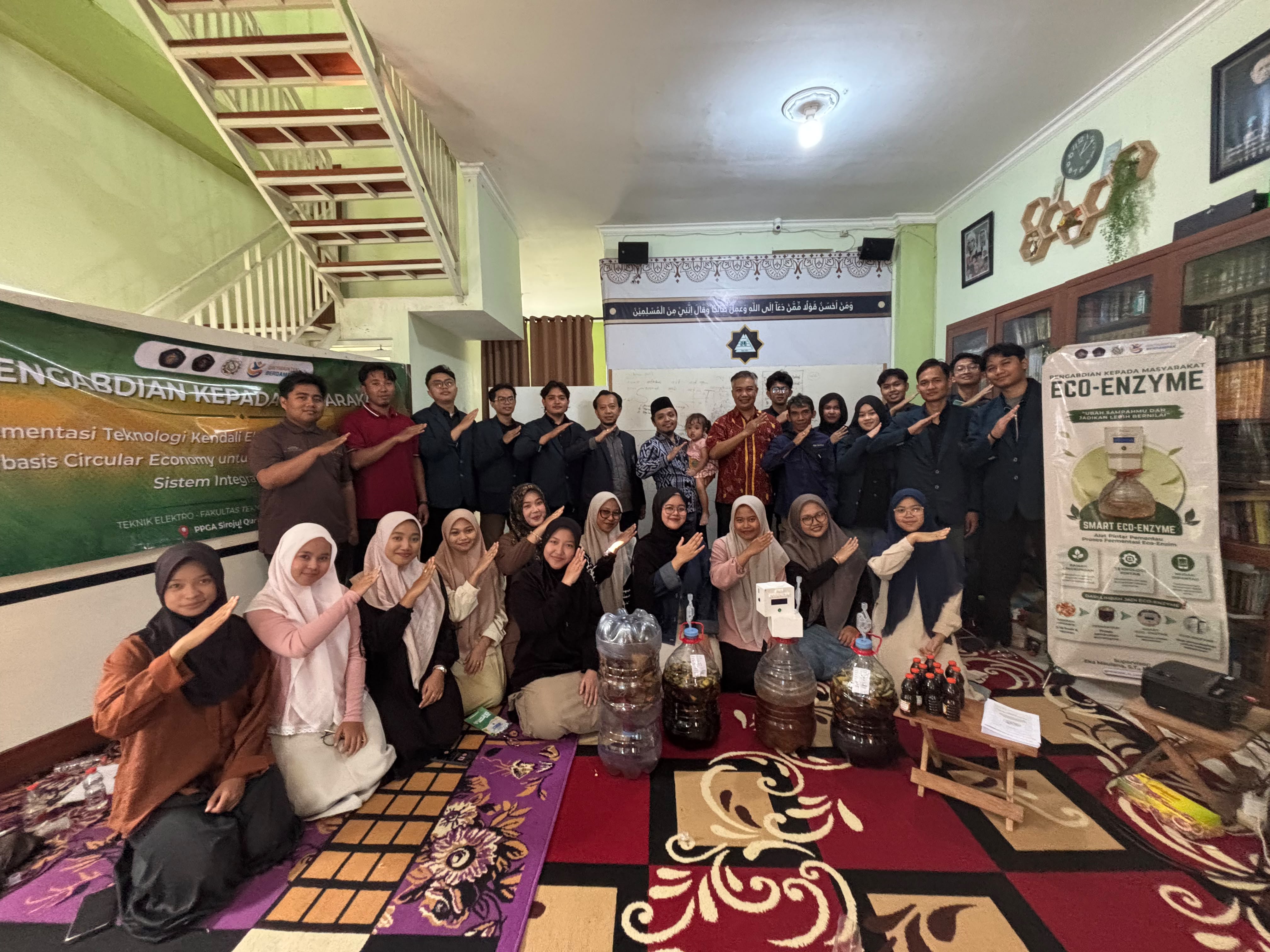 Kolaborasi Teknik Elektro UB dan Santri PPGA Sirojul Qur'an: Pelatihan Inovasi Pengolahan Limbah Kulit Buah Menjadi Eco Enzyme Berbasis Teknologi Kendali Elektronik